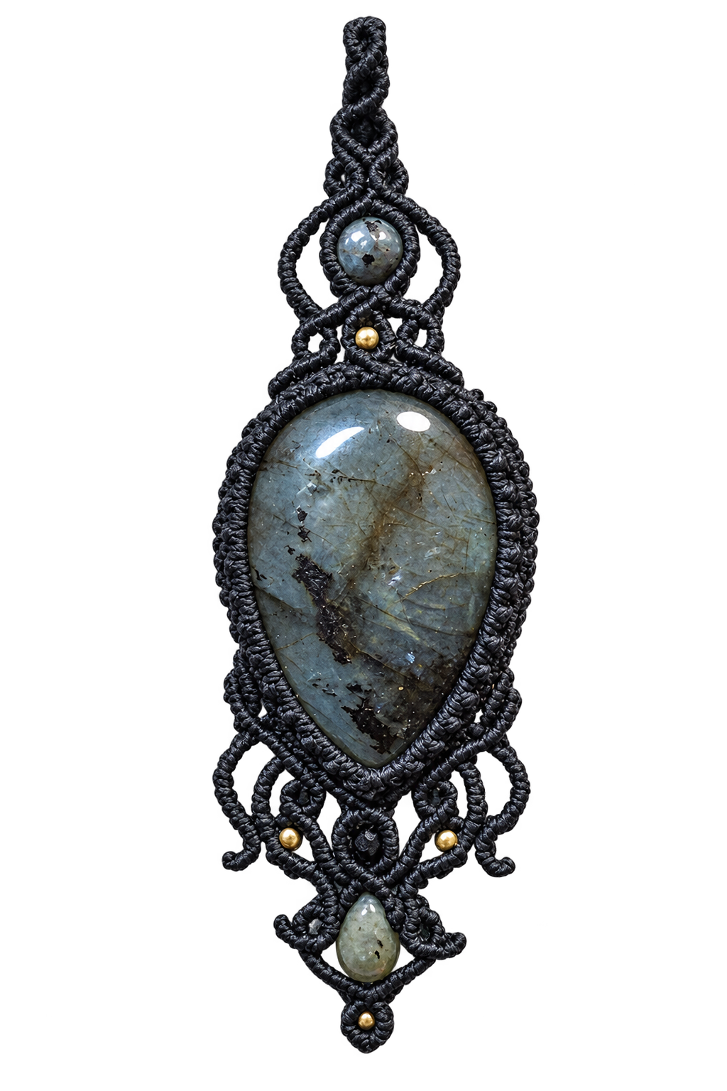 Echo of Beyond, ein schwarzes Makramee-Amulett mit Labradorit